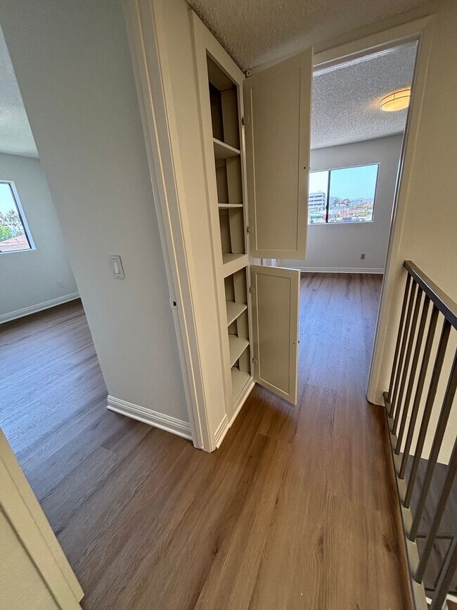 Building Photo - 627 Orange Grove Ave
