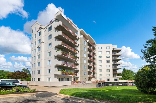 Building Photo - 301 Beacon Ridge Dr