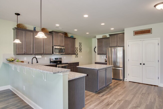 Building Photo - Available NOW MUST  see in McCoy's Creek