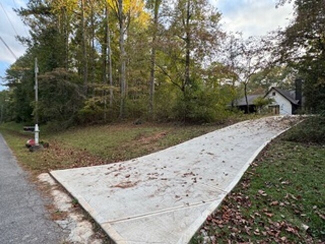 Building Photo - Fully Renovated 4BR Ranch Steps From Serenbe!!! Privacy, Nature & Modern Living
