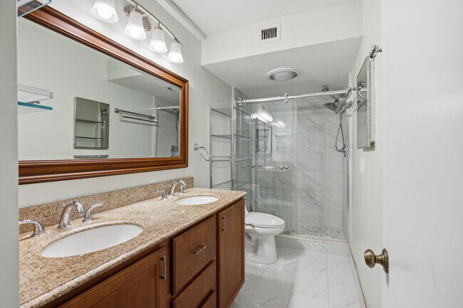 Building Photo - 2070 Homewood Blvd