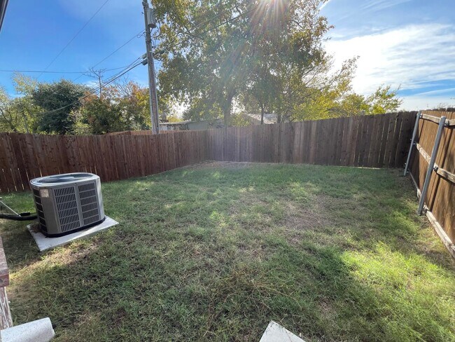 Building Photo - 8113-8115 Tanner