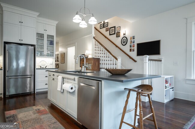 Building Photo - 290 Milledge Cir