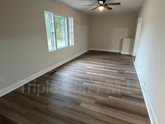 Building Photo - 8010 Westwood Ave