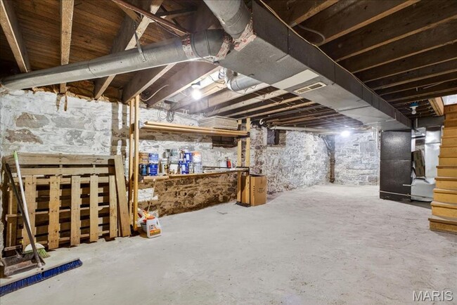 Building Photo - Benton Park home.