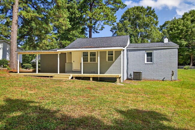 Building Photo - 13648 Track Ln