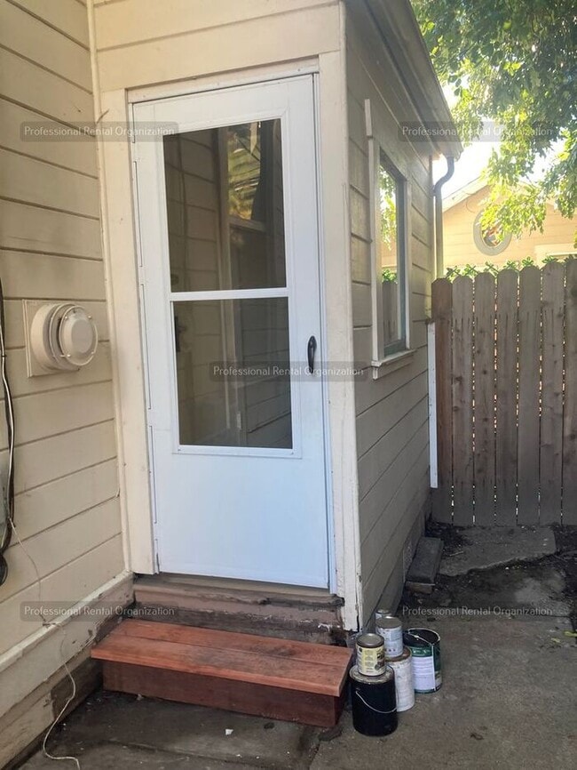 Building Photo - One bedroom Gem in Heart of Quaint, Historic West Petaluma