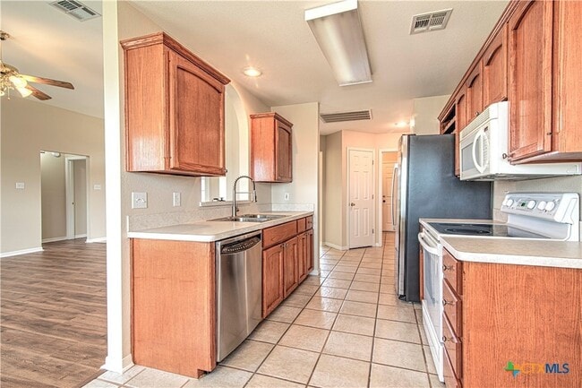 Building Photo - 5005 Warwicke Dr