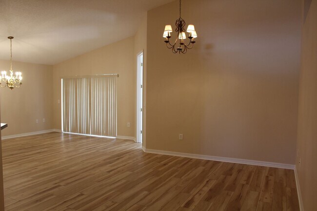 Building Photo - Lovely Rental in Coral Trace