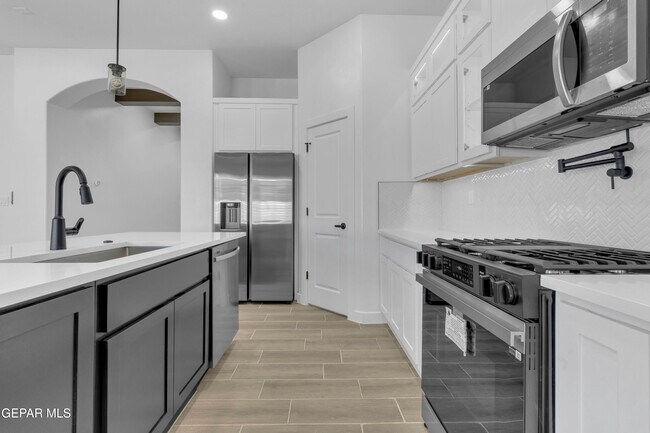 Building Photo - 15233 Expectation Ave