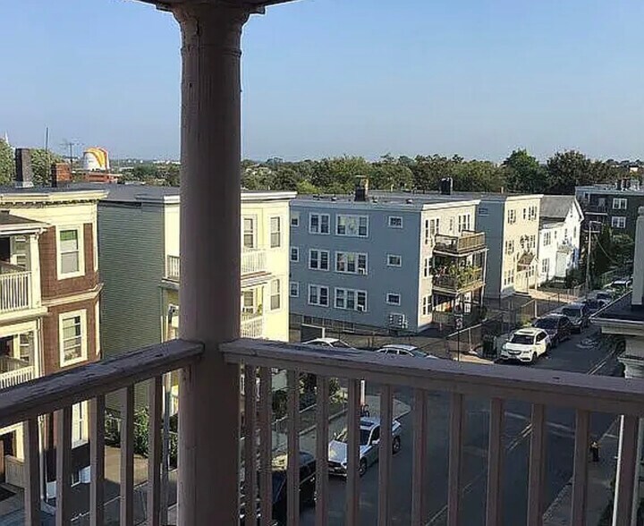 Building Photo - 73 Adams St