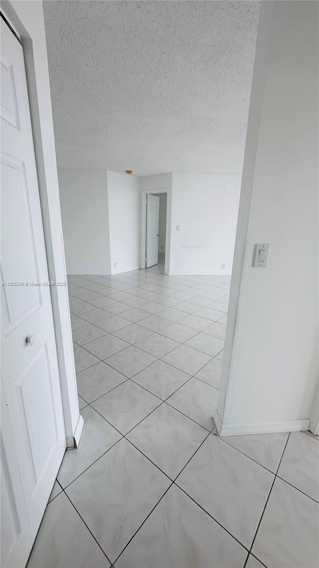 Building Photo - 3530 Mystic Pointe Dr