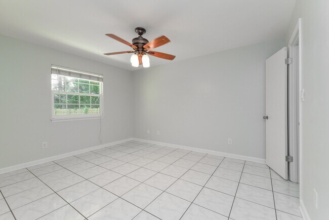Building Photo - 2046 Gardenbrook Ln