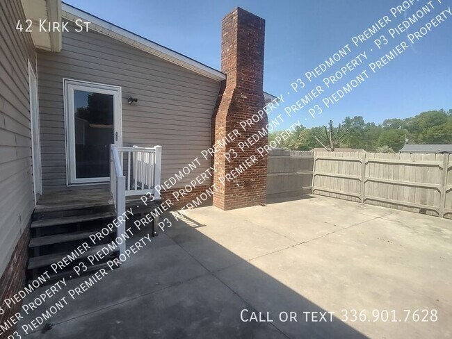 Building Photo - 42 Kirk St