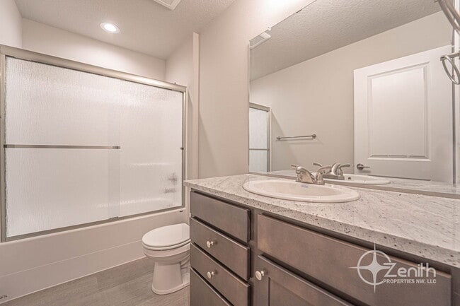 Building Photo - 4916 NE 2nd Ct