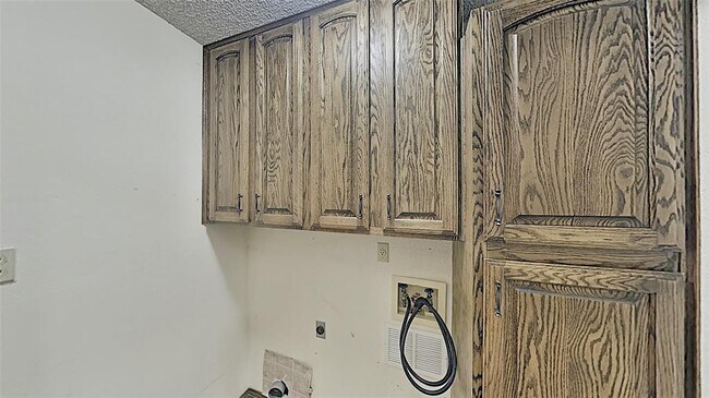 Building Photo - 3905 Regatta Rd