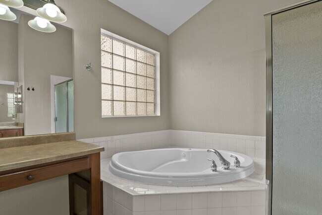 Building Photo - 705 Witchhazel Ct
