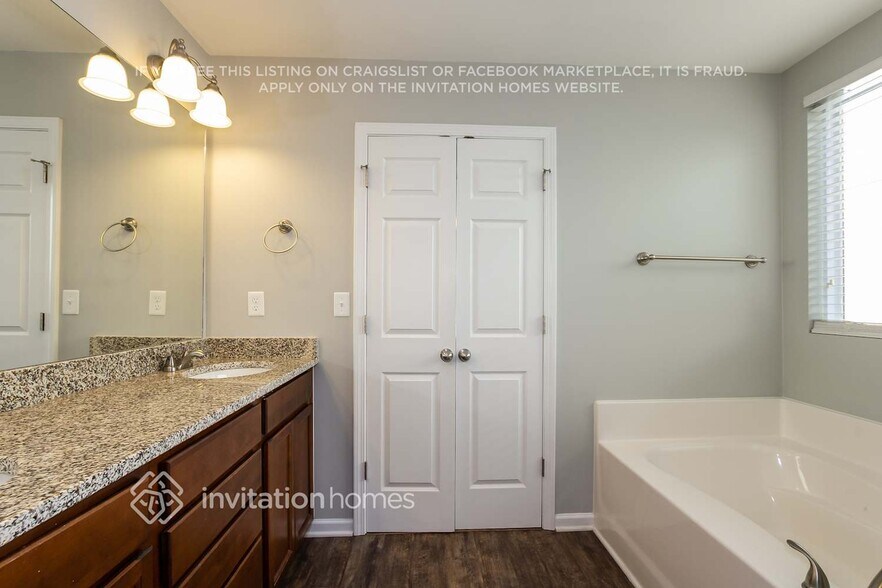 Building Photo - 13319 Pierre Reverdy Dr