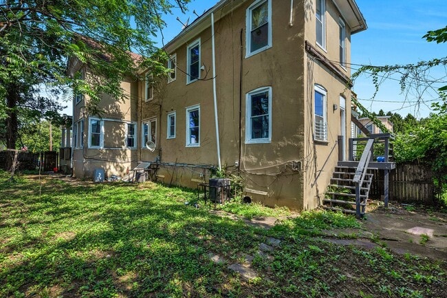 Building Photo - 3503 Oakmont Ave