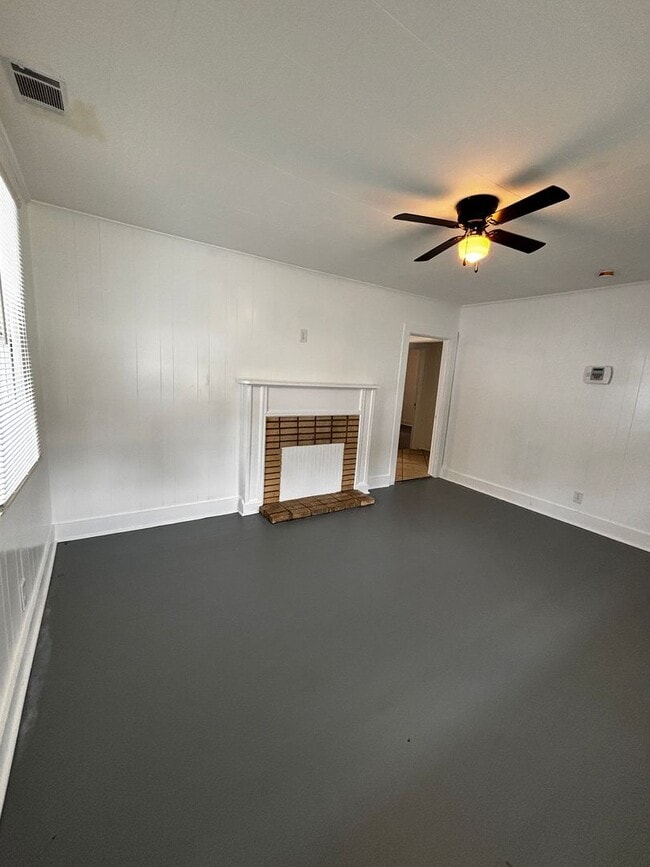 Building Photo - 114 Calvary Dr