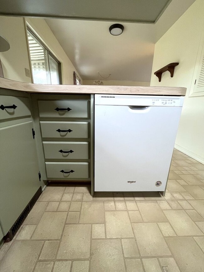 Building Photo - Beautifully Renovated Single-Family Ranch – 3 Beds, 2 Baths