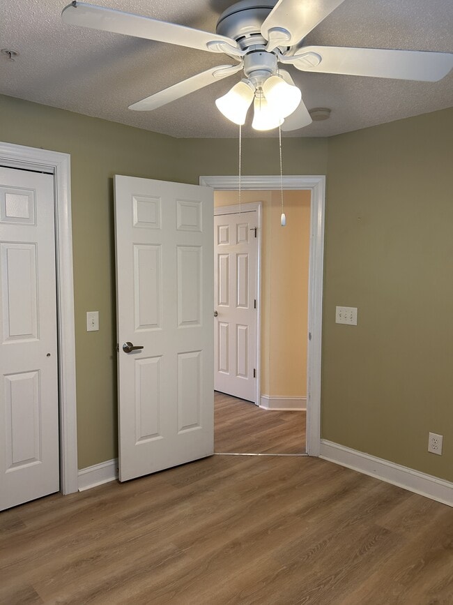 Building Photo - 627 Woodmoor Dr