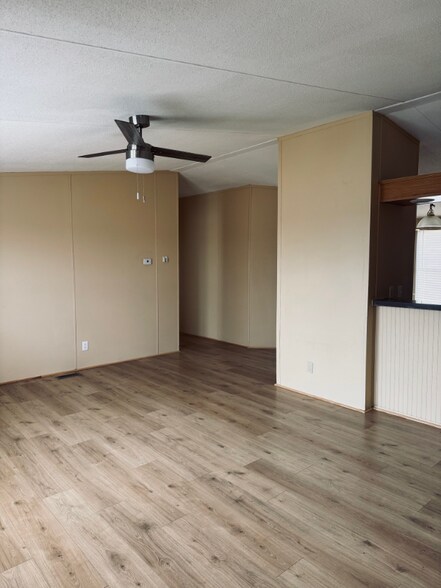 Building Photo - 6000 Clear Creek Rd