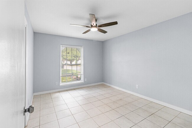 Building Photo - 9002 Bunny Run Dr