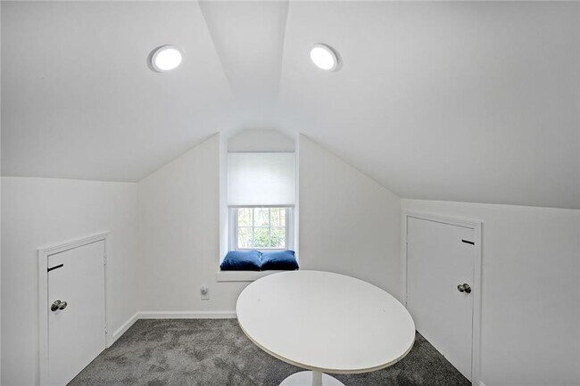Building Photo - 167 Garden Ln