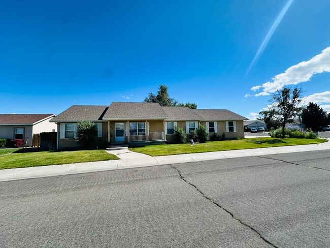 Building Photo - Beautiful 3 Bedroom Home in a Great Fallon Location — Landscaping Included!