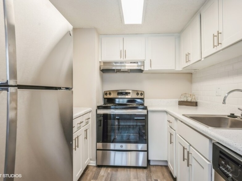 Interior_Kitchen_1 - Grove at Temple Terrace