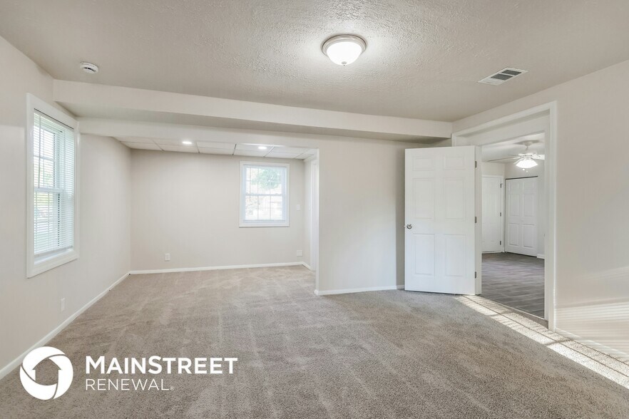 Building Photo - 10795 Millers Ln