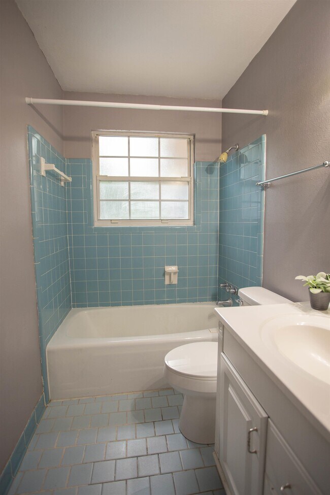 Building Photo - 2992 Corrib Dr