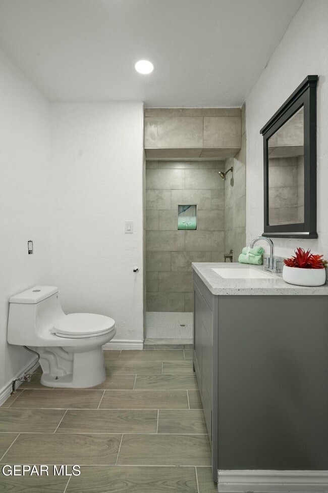Building Photo - 2606 Justus St