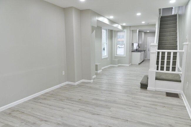 Building Photo - Beautifully Renovated 3 Bedroom with Parking