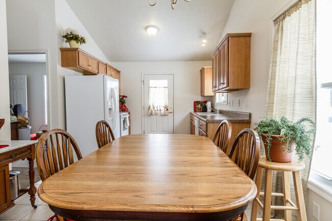 Building Photo - 35 Arthurian Way