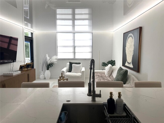 Building Photo - 1849 S Ocean Dr