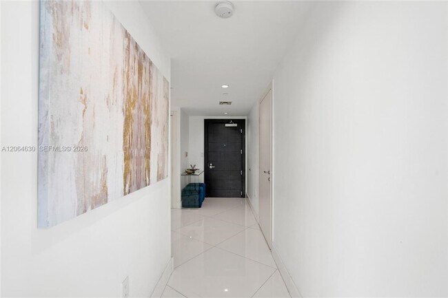 Building Photo - 200 Biscayne Blvd Way