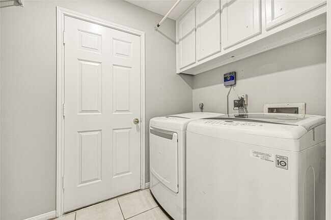 Building Photo - 10323 Emerald Pine Dr