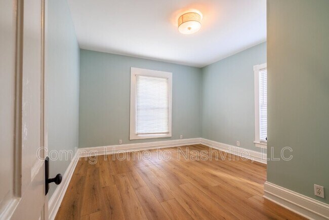 Building Photo - 1111 Glenview Dr