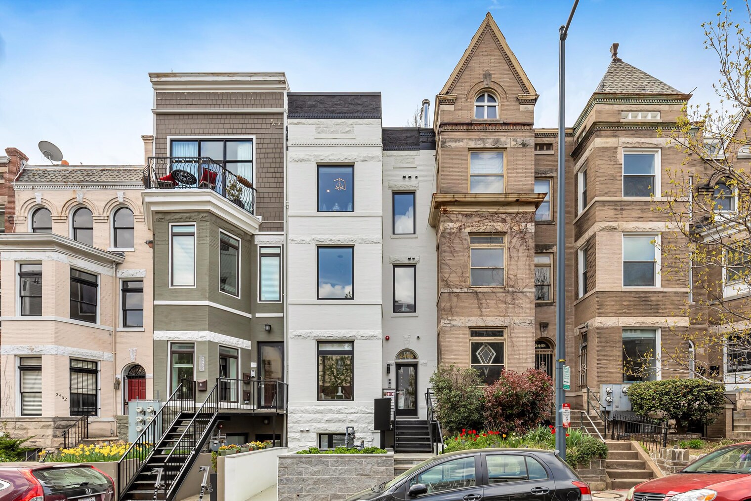 Building Photo - 2478 1/2 Ontario Rd NW