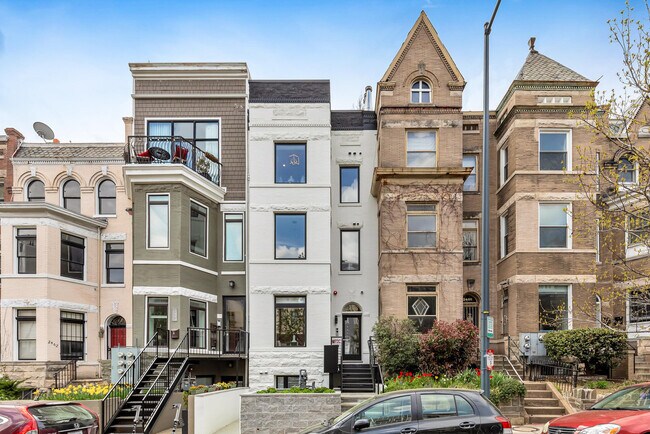 Building Photo - 2478 1/2 Ontario Road Northwest-SI ID1011218P