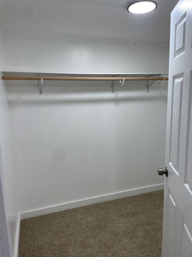 Building Photo - NEWLY RENOVATED 3 BED, 1.5 BATH WITH BONUS...