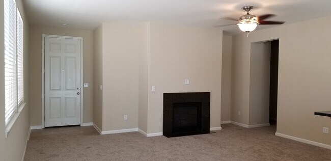 Building Photo - Large beautifully maintained newer home located in Demonte Ranch.