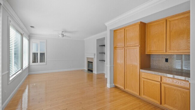 Building Photo - Rolling Hills Beauty! 4 Bedroom 3 Bath