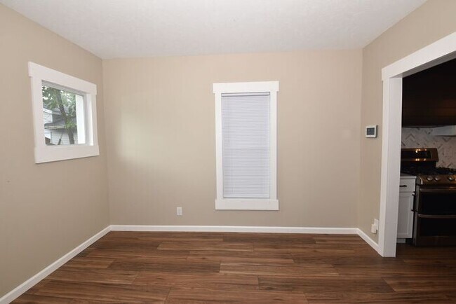 Building Photo - Central Mishawaka- close to Parks and Down...