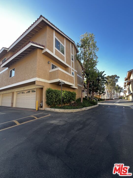 Building Photo - 7825 Seaglen Dr