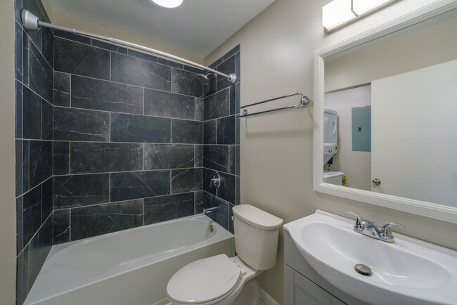 Building Photo - 68 Palmer St