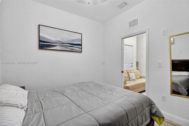 Building Photo - 3616 SE 2nd Dr