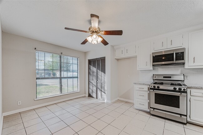 Building Photo - 2021 Kingsdale Dr